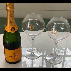 #VueveParty exclusive plastic cocktail goblets